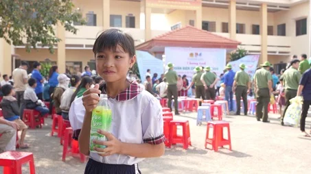 rita tham gia thien nguyen xuan bien cuong 3